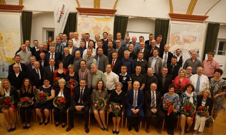Autohaus Senker ehrte 77 langjährige Mitarbeiter
